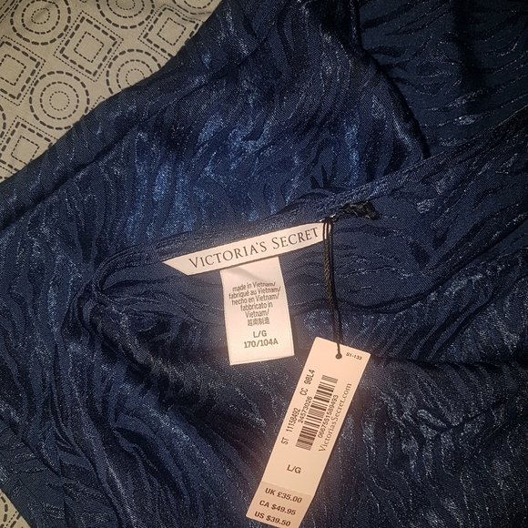 Cami  to sleep Victoria's secret. - Picture 4 of 4